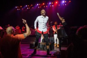 Kirk Franklin – Something About the Name Jesus (Medley)